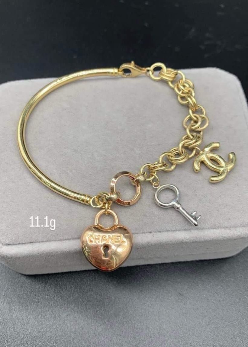 Timeless 18K Gold Bracelet